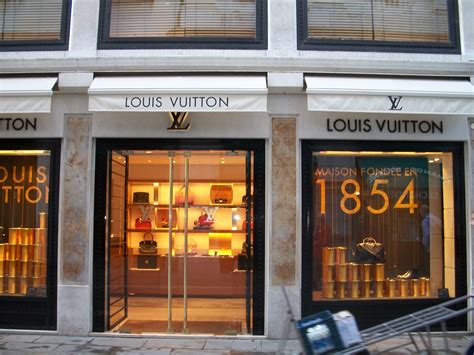 Louis Vuitton lucca Italy